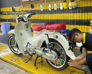 Quy trình dán PPF TPU AX Film xe Super Cub tại Biên Hoà gồm 5 bước.