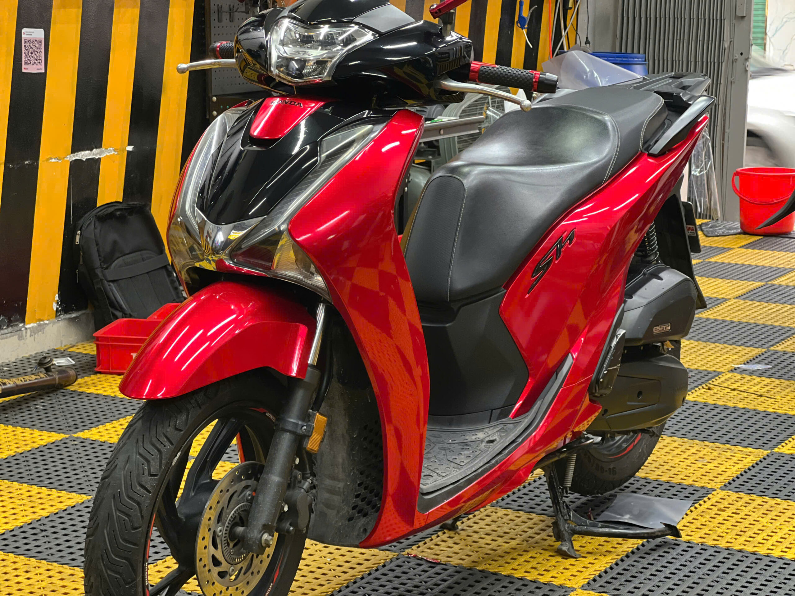 dan-doi-mau-xe-sh-do-go-vap-showroom