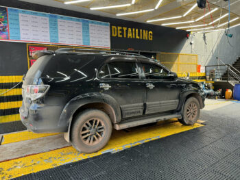 Ảnh trước khi xe sử dụng dịch vụ spa detailing tại Thế Giới Decal Xe Biên Hoà