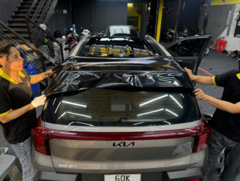 Quy trình dán nóc panorama cho Kia Sonet Luxury