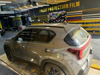 Hình ảnh Kia Sonet Luxury trước dán nóc đen panorama