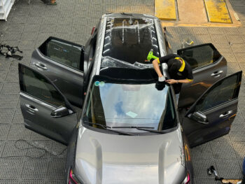 Thi công dán nóc panorama cho Kia Sonet tại Biên Hòa