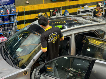 Hình ảnh Kia Sonet Luxury sau khi dán nóc đen panorama