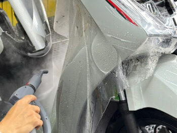 Quy trình dán bảo vệ PPF TPU tại Biên Hoà- Thợ gia nhiệt và hoàn thiện