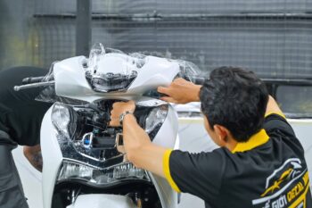 Thợ tay nghề cao dán PPF TPU cho xe máy và ô tô tại Biên Hoà