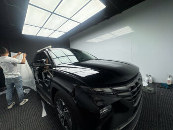 Phục hồi sơn Hyundai Tucson đen trước khi dán PPF