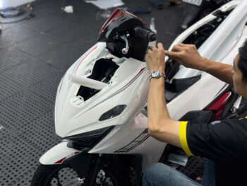 Độ bóng của xe Air Blade sau khi dán phim PPF