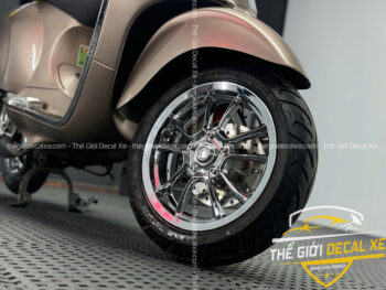 Bản độ "chuẩn bài" với lốc máy xi và combo phụ kiện đúng luật giao thông.