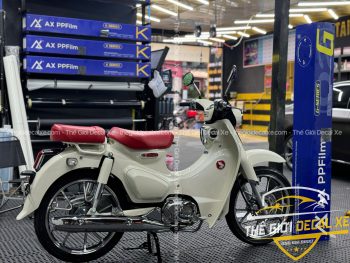 Bảo vệ sơn xe Honda Super Cub bóng toàn diện bằng màng phim PPF TPU 7.5mil cao cấp.