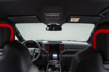 Phim cách nhiệt 3M giúp giảm nhiệt và chống tia UV cho Ford Ranger Raptor V6