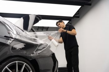 Kỹ thuật viên thi công PPF Mercedes