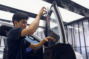 Thi công film cách nhiệt cho xe ô tô